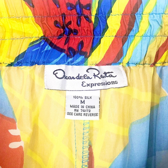 VINTAGE Oscar de la Renta Postmodern “Cherry Lemonade” Print Silk Bermuda Short - Picture 5 of 5